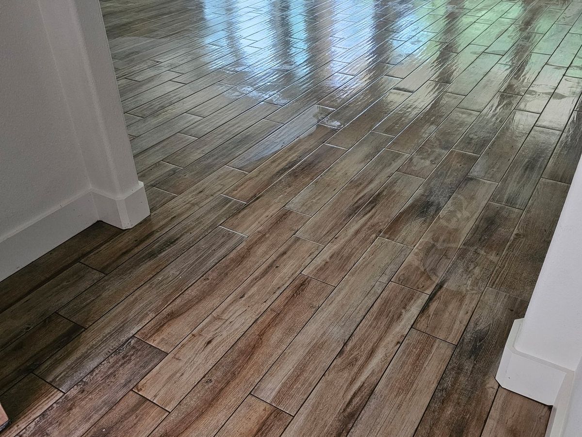Wood-look plank tile