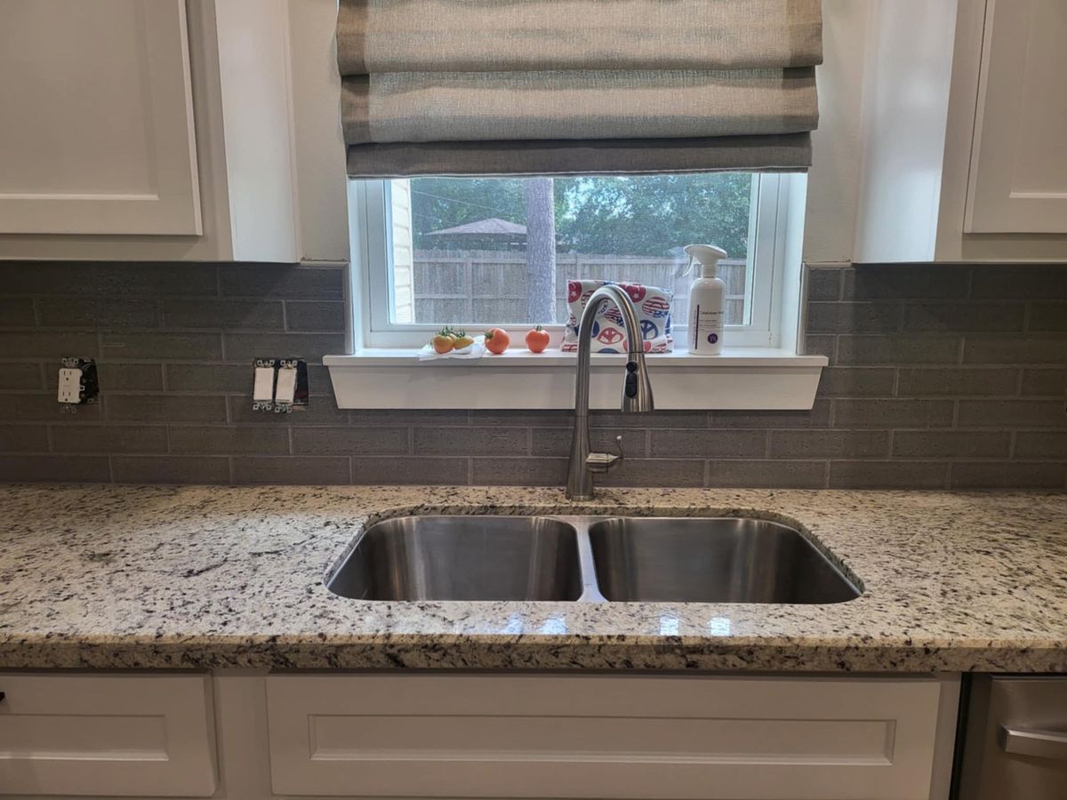 White shaker cabinets, gray backsplash